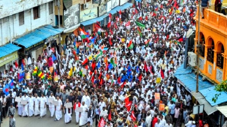 এবার হায়দ্রাবাদে লাখো মানুষের বিক্ষোভ !!