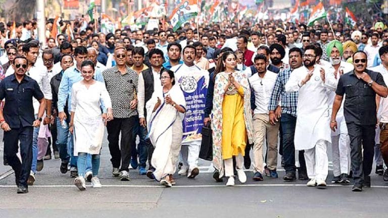 অভিনেত্রী মিমি-নুসরাতকে নিয়েই প্রতিবাদে নামলেন মমতা !!