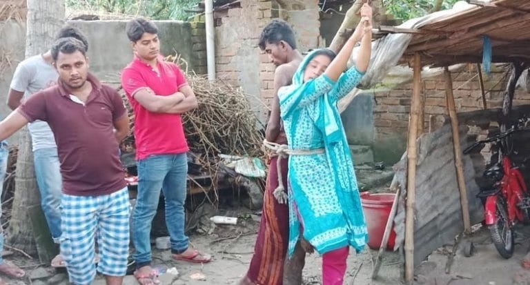 প্রবাসীর স্ত্রী’’র সঙ্গে আ’পত্তিকর অবস্থায় ধ’রা পড়ল রাজমিস্ত্রি, অতঃপর…