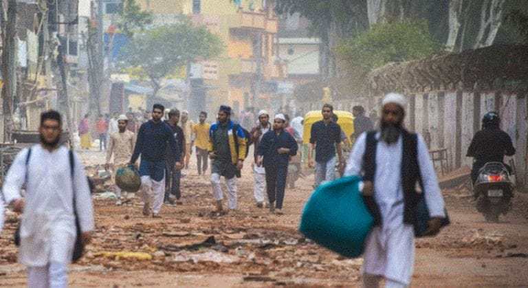 প্রাণে বাঁচতে দিল্লি ছেড়ে পালাচ্ছেন মুসলিমরা !!