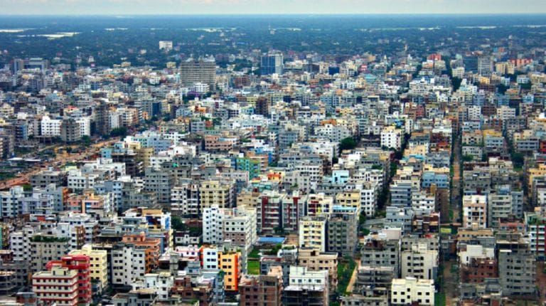 ভাড়া না দেয়ায় থাপ্পর দিয়ে পরিবার সহ বের করে দিলেন বাড়িওয়ালা !!