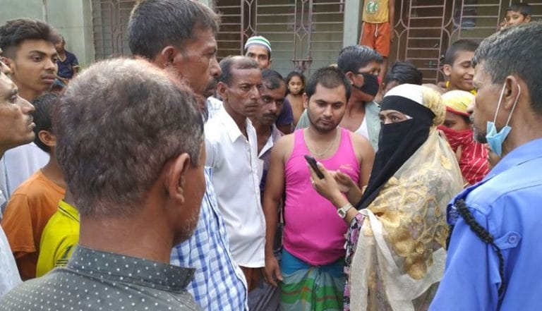 মোবাইলে বিয়ে, স্ত্রীর মর্যাদা পেতে দ্বারে দ্বারে ঘুরছেন ফাতেমা !!